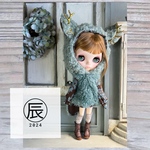 2372 ② ブライスさんの辰になれるワンピースコーデ　2024 干支 龍 Blythe ブライス アウトフィット 洋服　ドールハウス  ミニチュア