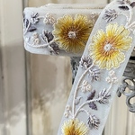 ☆[実物のお色味と違う場合があります] インド刺繍リボン　花　インド刺繍　スパンコール　刺繍リボン　リボン　りぼん　※10月8日よりゆうパケットにて発送