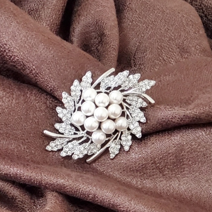 MK様専用ですマディソンブルー パール ブローチ 美品 （GOODS）