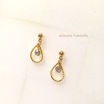 小さなしずくのピアス♡クリスタル付き