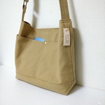 ななめ掛けできるショルダーバッグ（11号帆布、ベージュ)