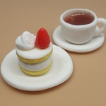 ショートケーキと紅茶のミニチュアアフタヌーンティーセット