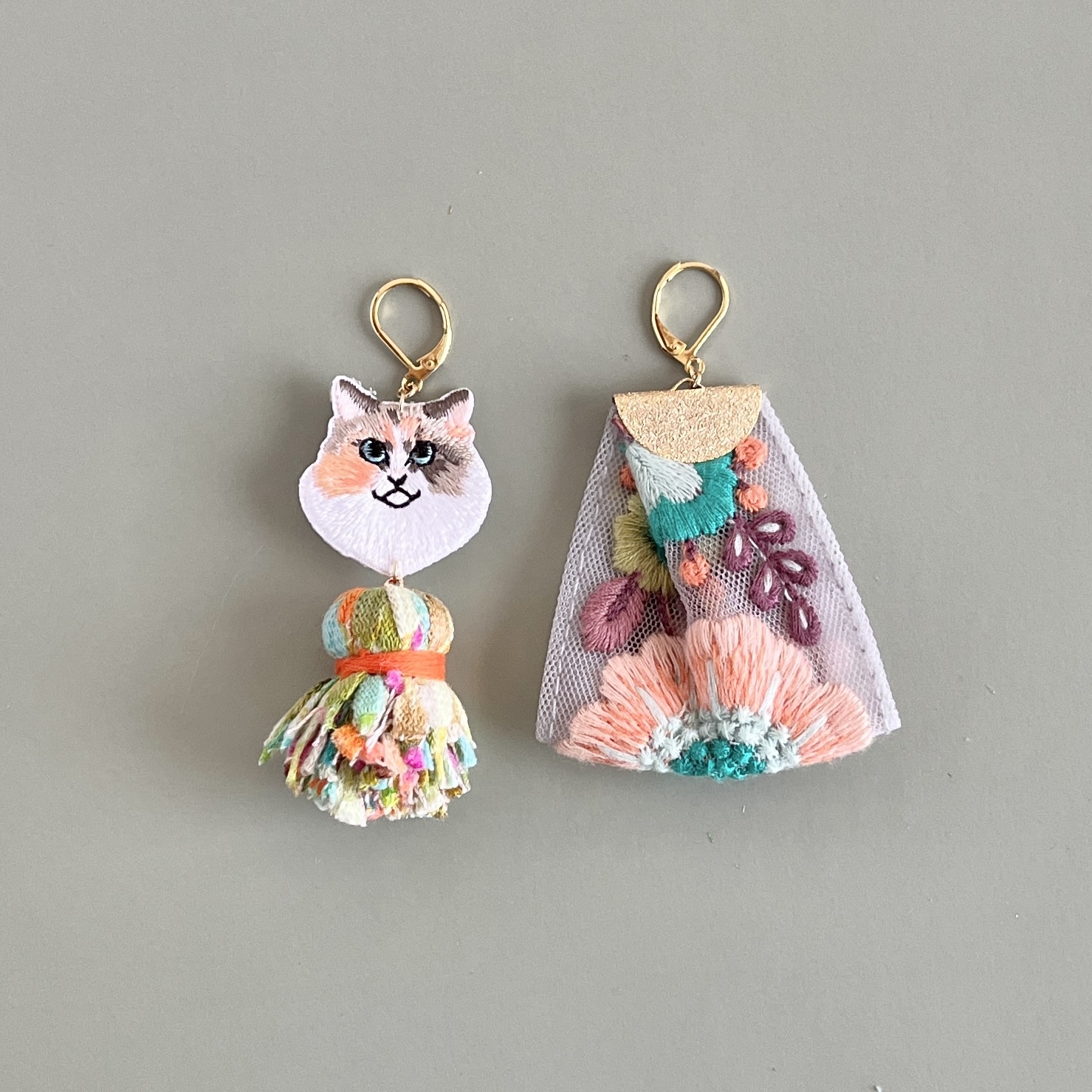 オシャレ好きなネコ・コナの耳飾り（ピアス／イヤリング） 4,455円