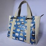 猫柄ラミネートのトートバッグ