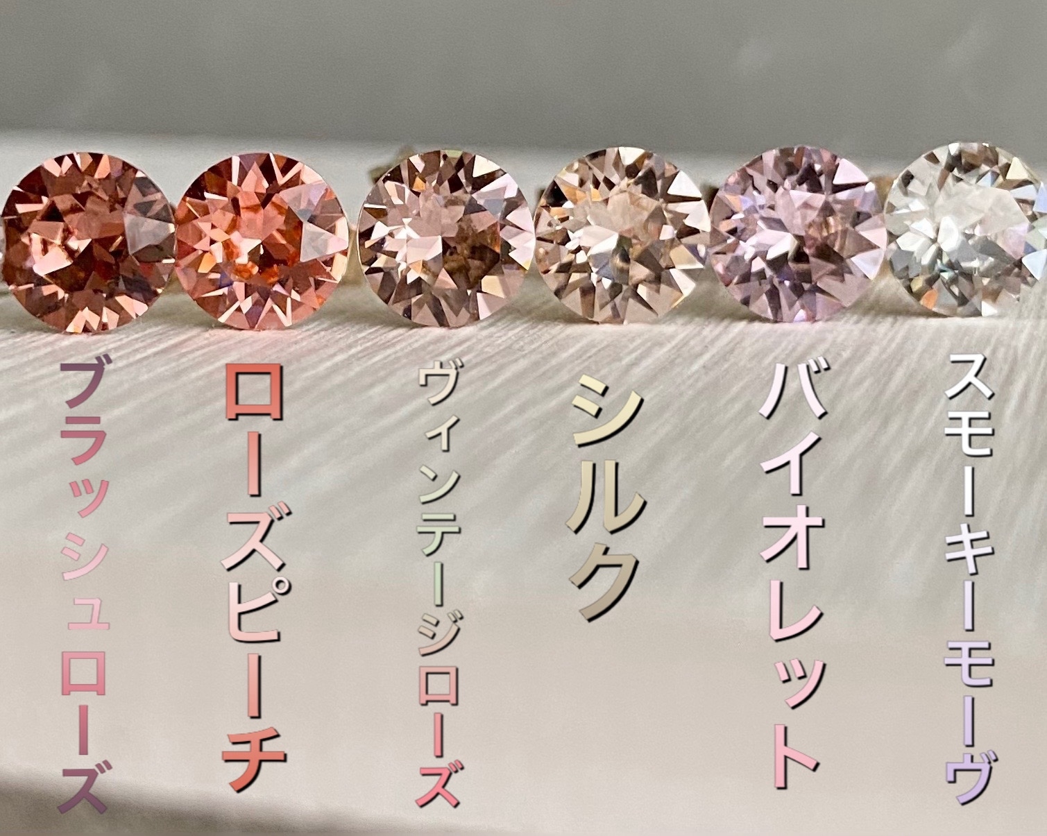 スワロフスキー・クリスタル®︎ マジェスティックグリーン ピアス 6mm