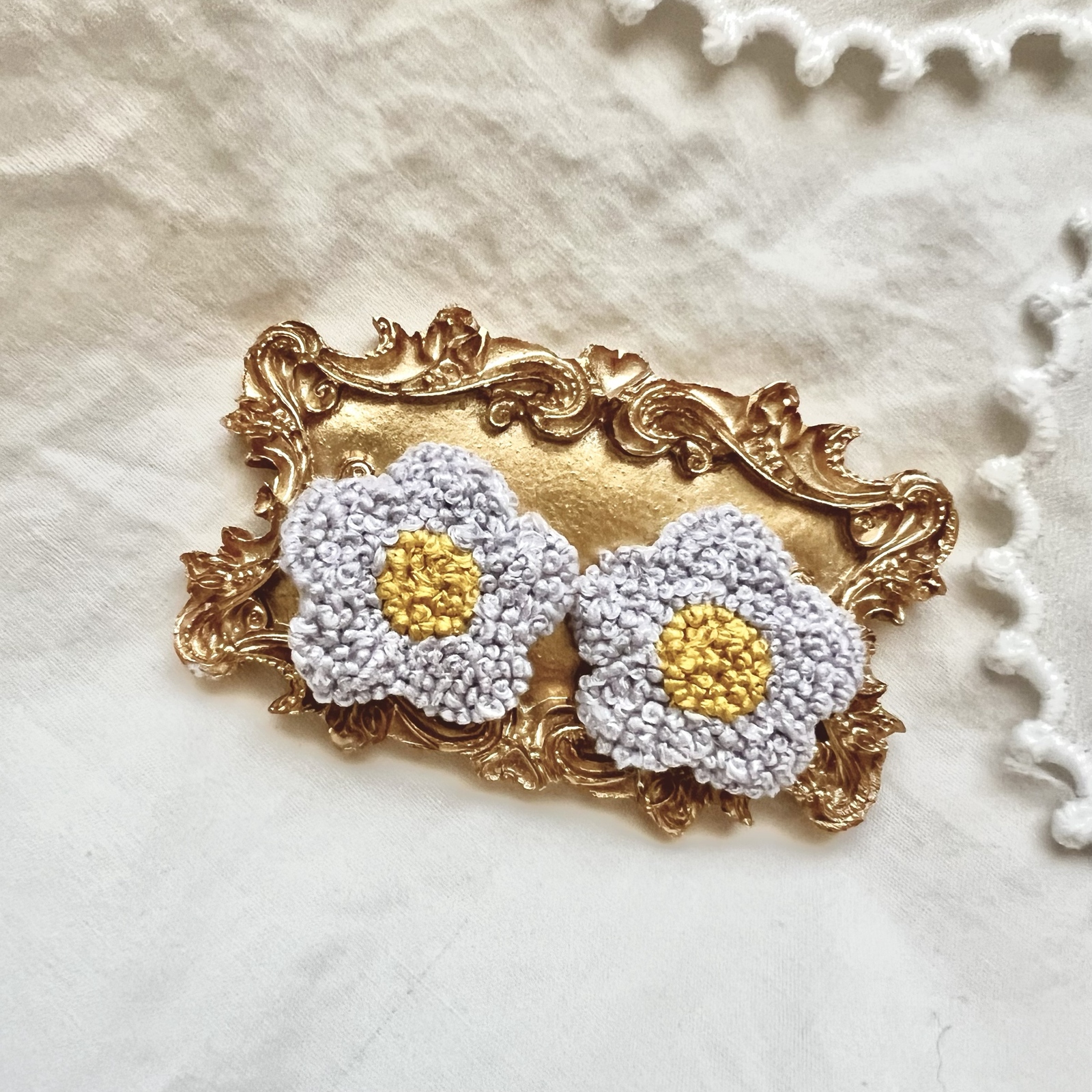 ビオラのビーズ刺繍アクセサリー（ブルー×ホワイト） ::ビーズ:刺繍