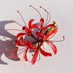 【新色】プチ彼岸花のヘアクリップ　金ラメ付き赤色
