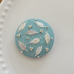 ビーズ刺繍くるみボタン（ヘアゴム/ブローチ）
