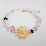 送料無料＊和を感じる☆大ぶりのお花の透かしチャームとビーズの和風ブレスレット(桜ピンク)