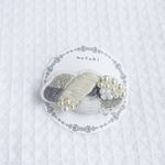 くもり時々あめ 刺繍ブローチ