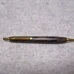 黒柿　網目杢　蜜蠟ワックス仕上げ　ワンピースタイプのシャープペンシル（0.5ミリ用）
