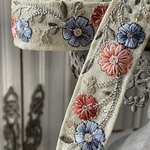 [実物のお色味と違う場合があります] インド刺繍リボン　花　インド刺繍　スパンコール　刺繍リボン　リボン　りぼん　※10月8日よりゆうパケットにて発送