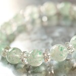 …☆清涼感ある優しいグリーン☆フックサイトインクォーツ：9.5ミリ＆水晶☆…☆天然石ブレスレット☆…