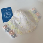 パステル刺繍レースマスク🌸抗菌生地2枚使用✳️ ダブルで抗菌マスク 抗ウイルス　抗菌　クレンゼ3層マスク　SWAROVSKI  パール　  ホワイト生地がお肌に透明感を演出