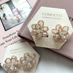 クリアビーズ編みフラワーのピアスイヤリング