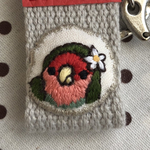 刺繍キーホルダー（コザクラインコ）