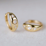 繊細な彫刻フラワージルコニアがキュートなフープピアス ／silver925刻印あり純銀製❣️デザインフープピアス／普段使い オフィス フォーマルなどに／アレルギー対応