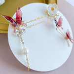 蝶のアシンメトリーピアス／イヤリング