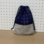 ★給食袋★1枚仕立て★人気の星柄★内マチ★紺ベース赤星