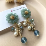 天然石のflowerピアス [ﾌﾞﾙｰﾌﾛｰﾗｲﾄ]