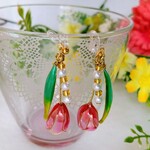 チューリップのイヤリング・赤色