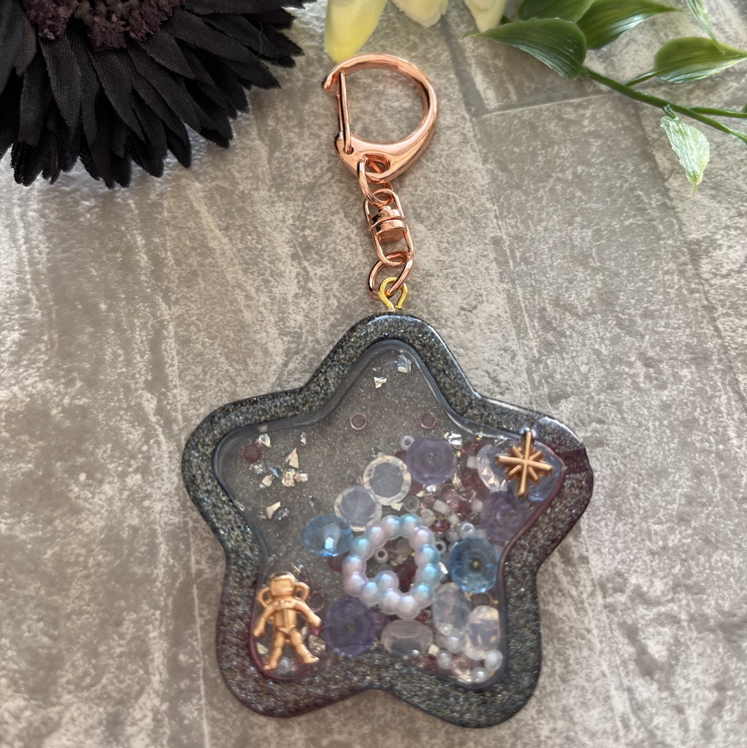 ☆雪の結晶☆お座り狐と彼岸花　他レジンキーホルダー計4点 9df9d0f66d4e8c2c335f872efc2902