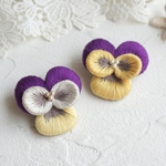 パンジーの刺繍ブローチ［紫×白×黄］