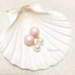 シャイニーパールとピーチキャッチピアス
