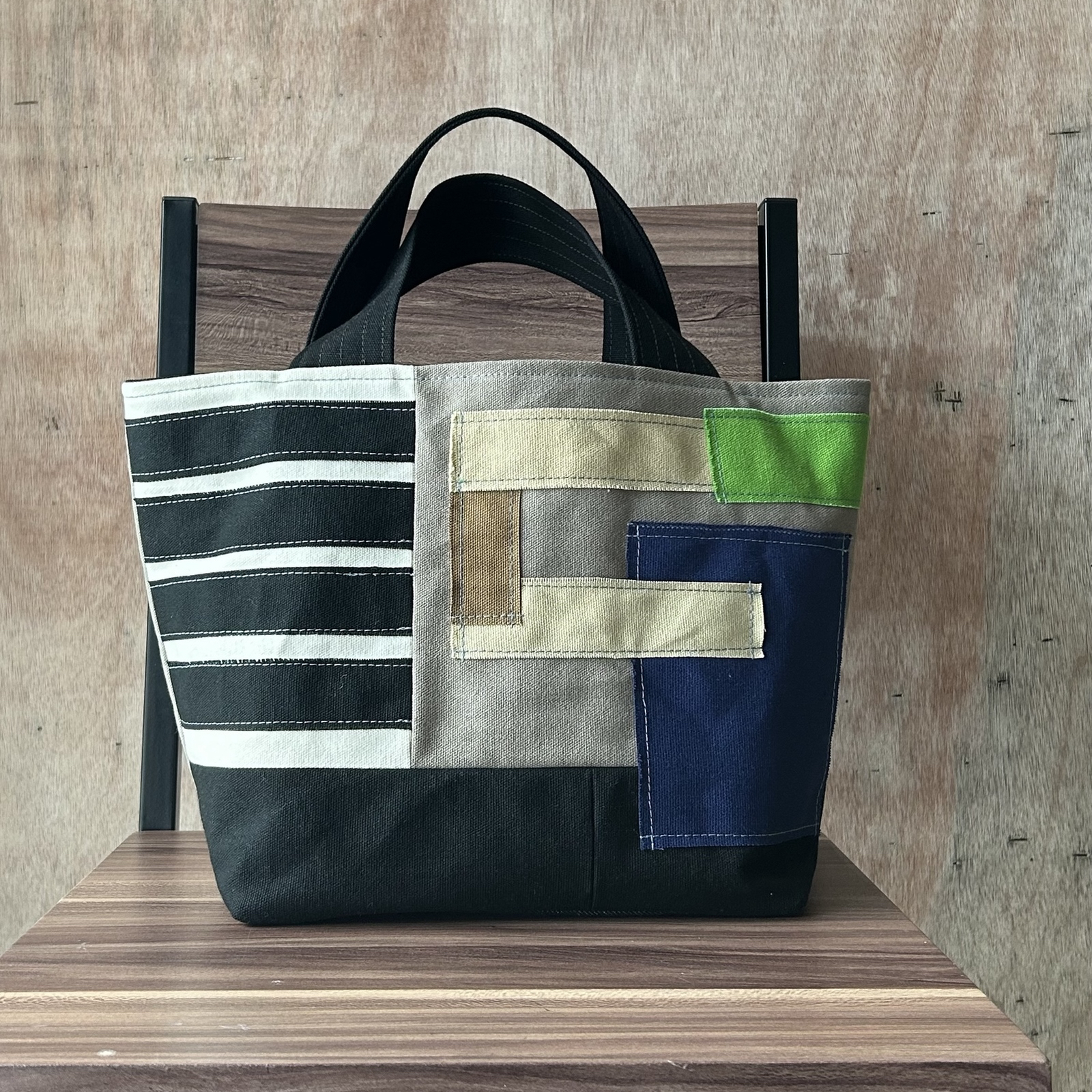 専用✽デニムリメイク✽外ポケット付き✽ボストン型トートバッグ[ハンドメイド] 0d1a00b70321ca12d6c130002b4c38