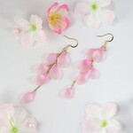 桜の花びらピアス（サージカルステンレスピアス）