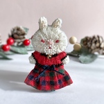 18冬のおともだちブローチ 赤うさぎ　刺繍ブローチ ビーズ　