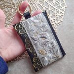 カラビナ＆リールキー付きインド刺繍リボンのファスナーポーチ(ブラック×レース)