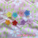 新入荷！1セット 50個 MIXカラー カラフルなプラスチックのお花 資材パーツ