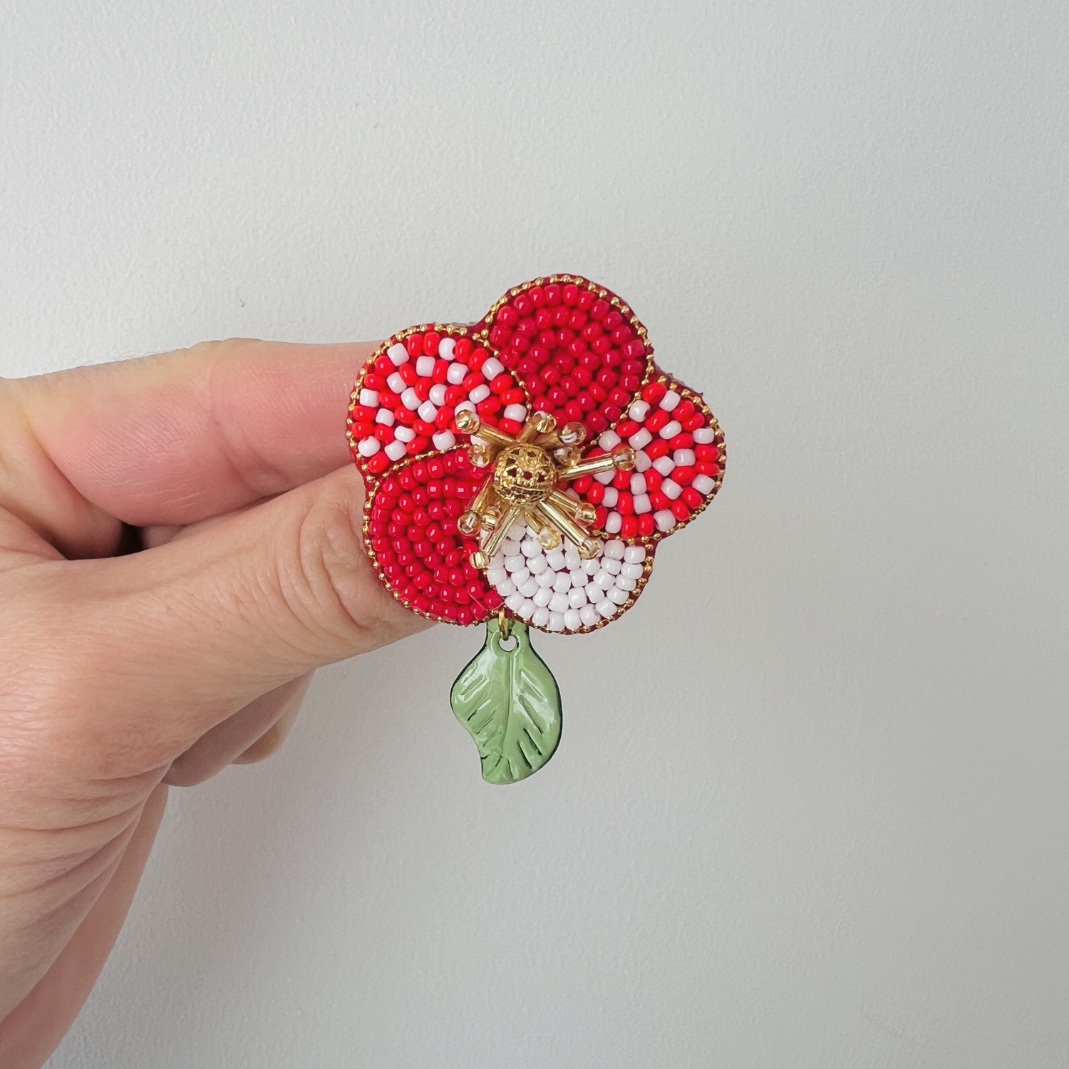 TV衣装協力・椿のビーズ刺繍ブローチ - le petit marché ル・プティ