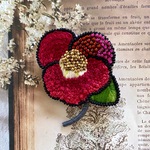 椿のつぶつぶ刺繍ブローチ