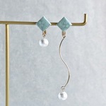 ペイズリー模様の陶器ピアス/イヤリング スモーキーグリーン