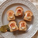 本物パンのミニチュア＊シナモンりんごホイップトーストマグネット/ブローチ