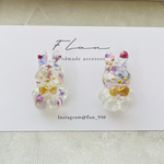 ドライフラワーたっぷりウサギの透明ピアス