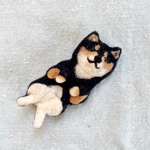 【羊毛フェルト】柴犬のブローチ　〜へそ天♡黒柴〜