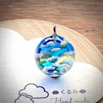 空＆雲ペンダント 2割カット球体  青空にかかる虹