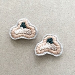 flower×beige刺繍ピアス
