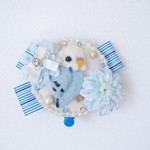 セキセイインコ◇きらりブローチ◇涼しげなロゼット◇羊毛フェルトな小鳥