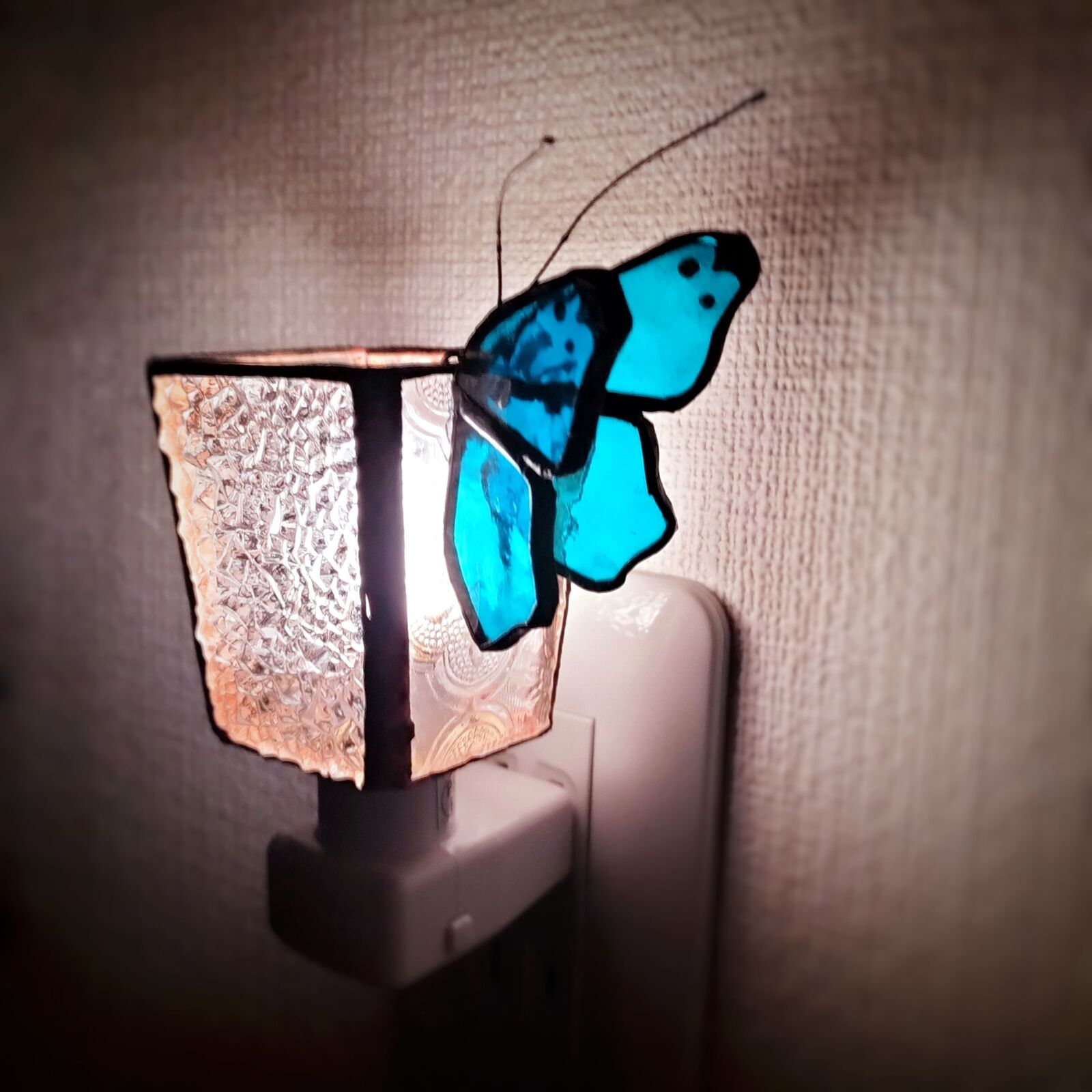 蝶がとまるステンドグラスのランプ・おやすみランプ・フットランプ