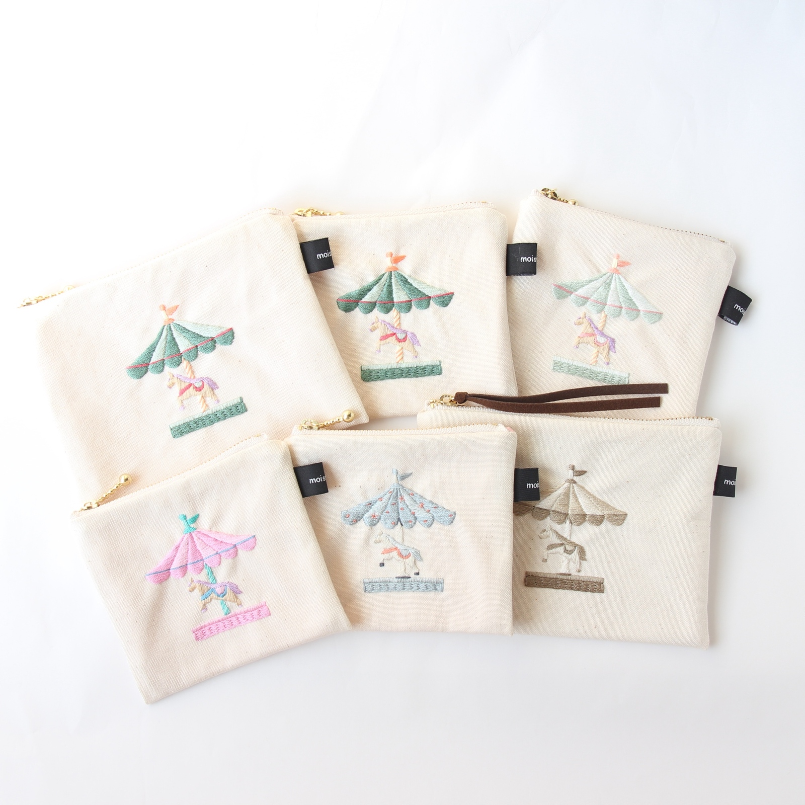 10㎝ファスナー〉メリーゴーランド刺繍ポーチ - MOISTURES'S