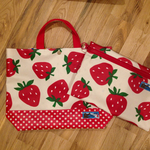 【20150705nono さまオーダー】プールバッグにもなるラミネートバッグ　（いちごドットRD）とぺたんこラミネートポーチのセット