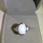 突如現れます　超お買い得品　ホワイトオパール(*˘︶˘*).｡.:*♡💕リング