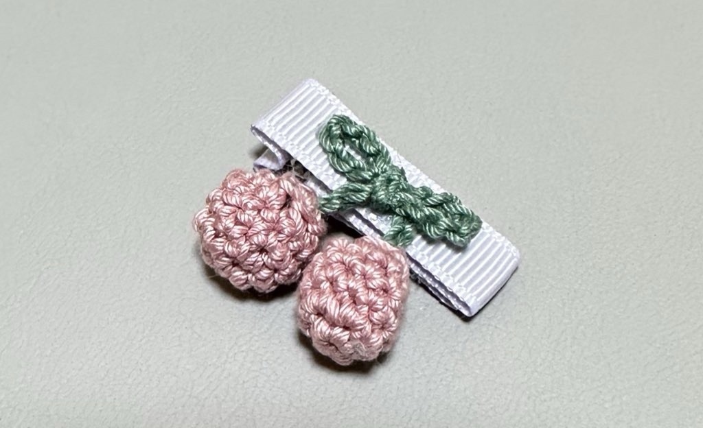 【オーダー♡ さくらんぼくま/さくらんぼうさぎ 24a.24b】ヘアクリップ かぎ針編み さくらんぼのヘアクリップ🍒 - N_crochet | minne