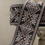 [☆] [実物のお色味と違う場合があります] インド刺繍リボン　花　インド刺繍　スパンコール　刺繍リボン　リボン　りぼん　※10月8日よりゆうパケットにて発送