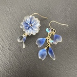 蒼桜 アシンメトリー ピアス（各種金具変更有り）結婚式 ウェディング ブライダル 成人式 入学式 卒業式 袴 着物 浴衣 和装 和服 ディップアート アメリカンフラワー ワイヤー フラワー レジン