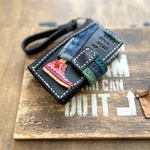 黒色レザーのスマートキーケース　本革ヌメ革　スニーカー＆デニム